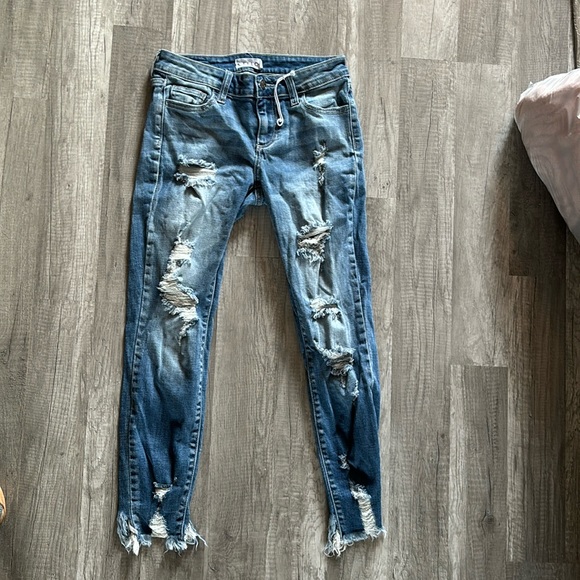 💕10/$10💕Cello Distressed Jeans💕 - Picture 6 of 11